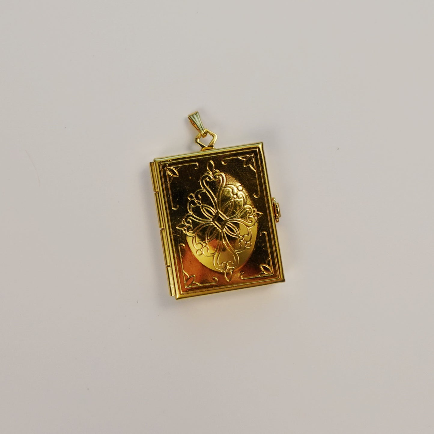 Vintage 1991 Avon Brag Locket Pendant