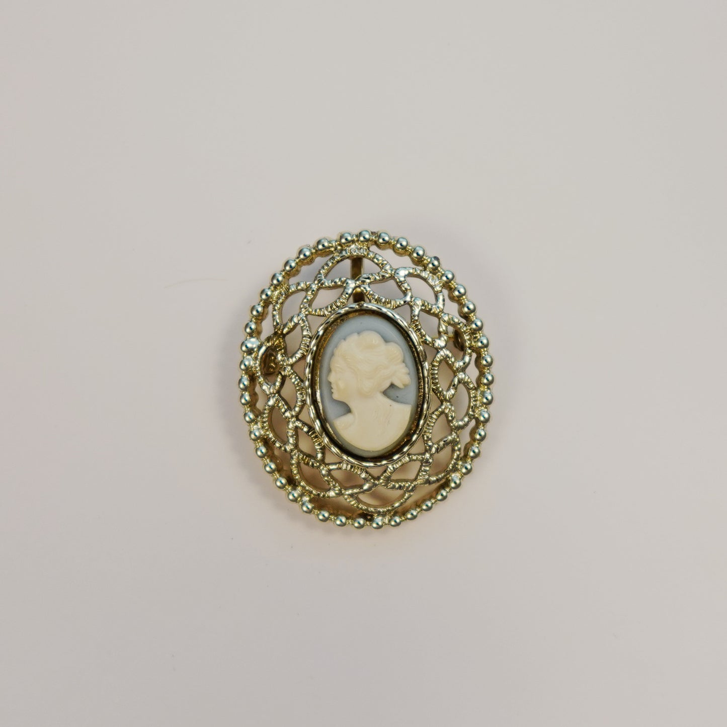 Vintage 1957 Sarah Coventry Cameo Lace Brooch