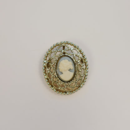 Vintage 1957 Sarah Coventry Cameo Lace Brooch