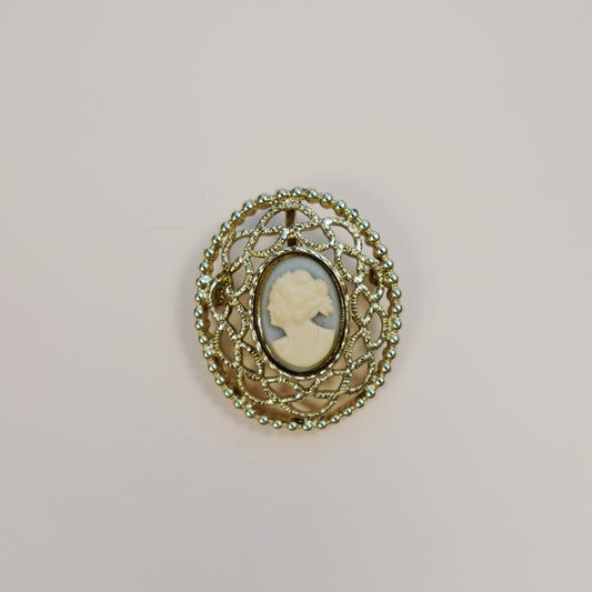 Vintage 1957 Sarah Coventry Cameo Lace Brooch